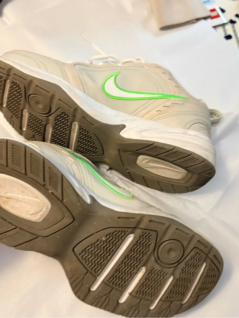 Nike Air Monarch IV Light Bone Green Strike men’s size 7